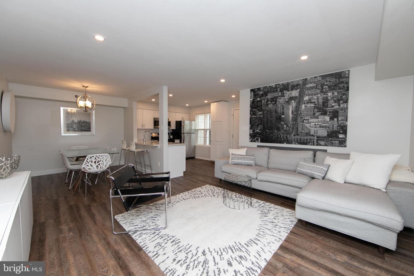 1405 Society Place photo 1