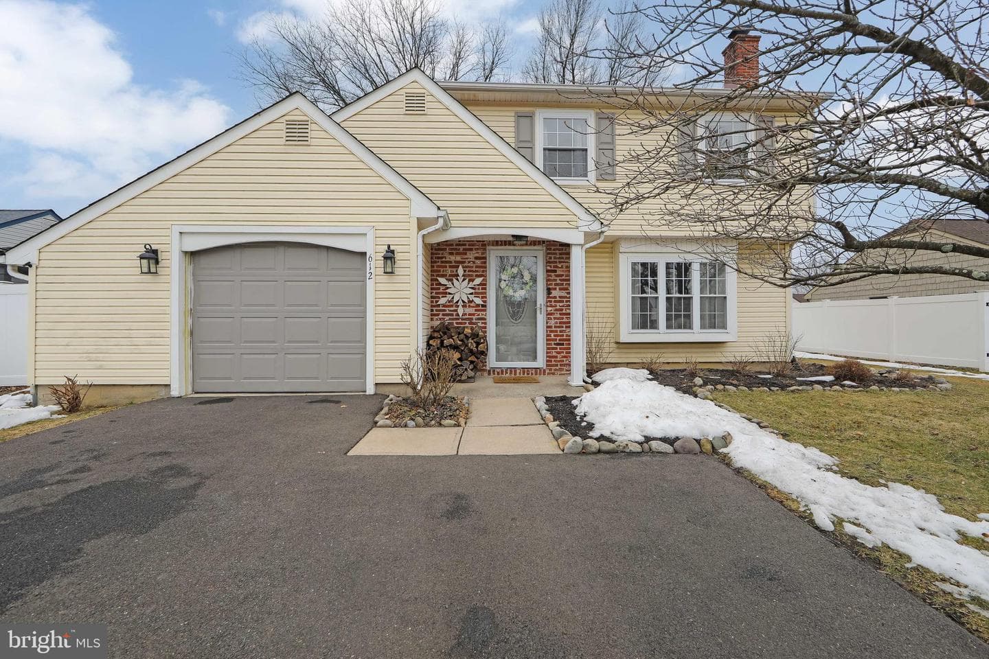 612 S Queen Anne Drive photo 1
