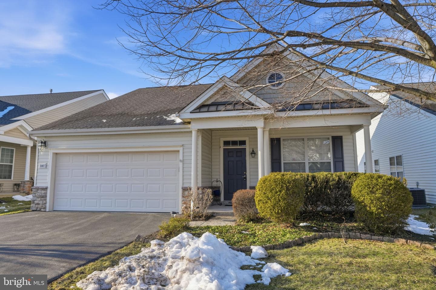 1107 Maxwell Manor photo 1