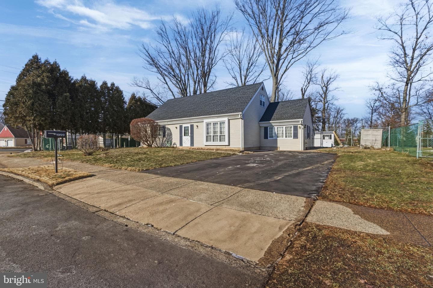 1999 Hollandale Drive, Bensalem