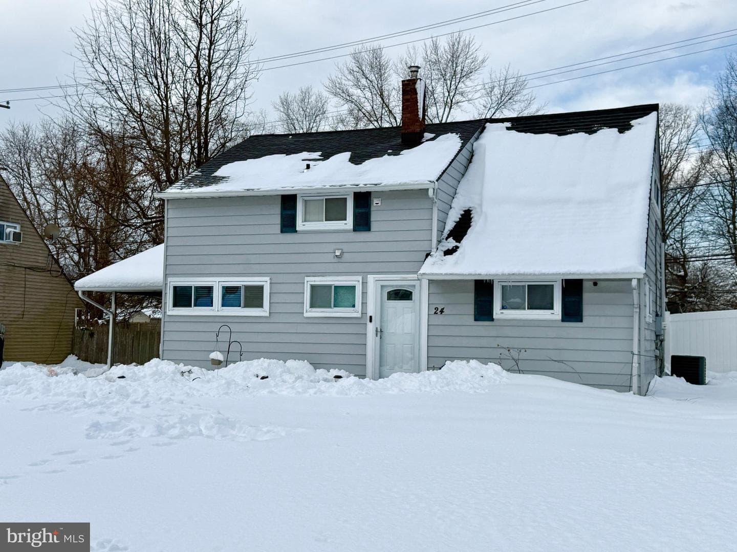 24 Roundwood Lane photo 1