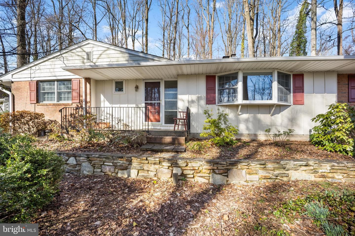 105 Vernon Lane photo 1