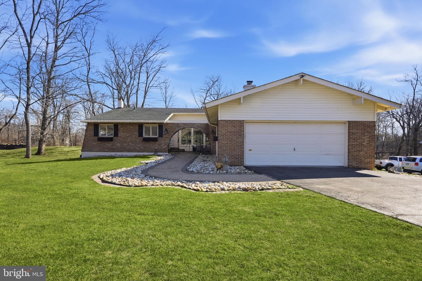 216 Bruce Road photo 1
