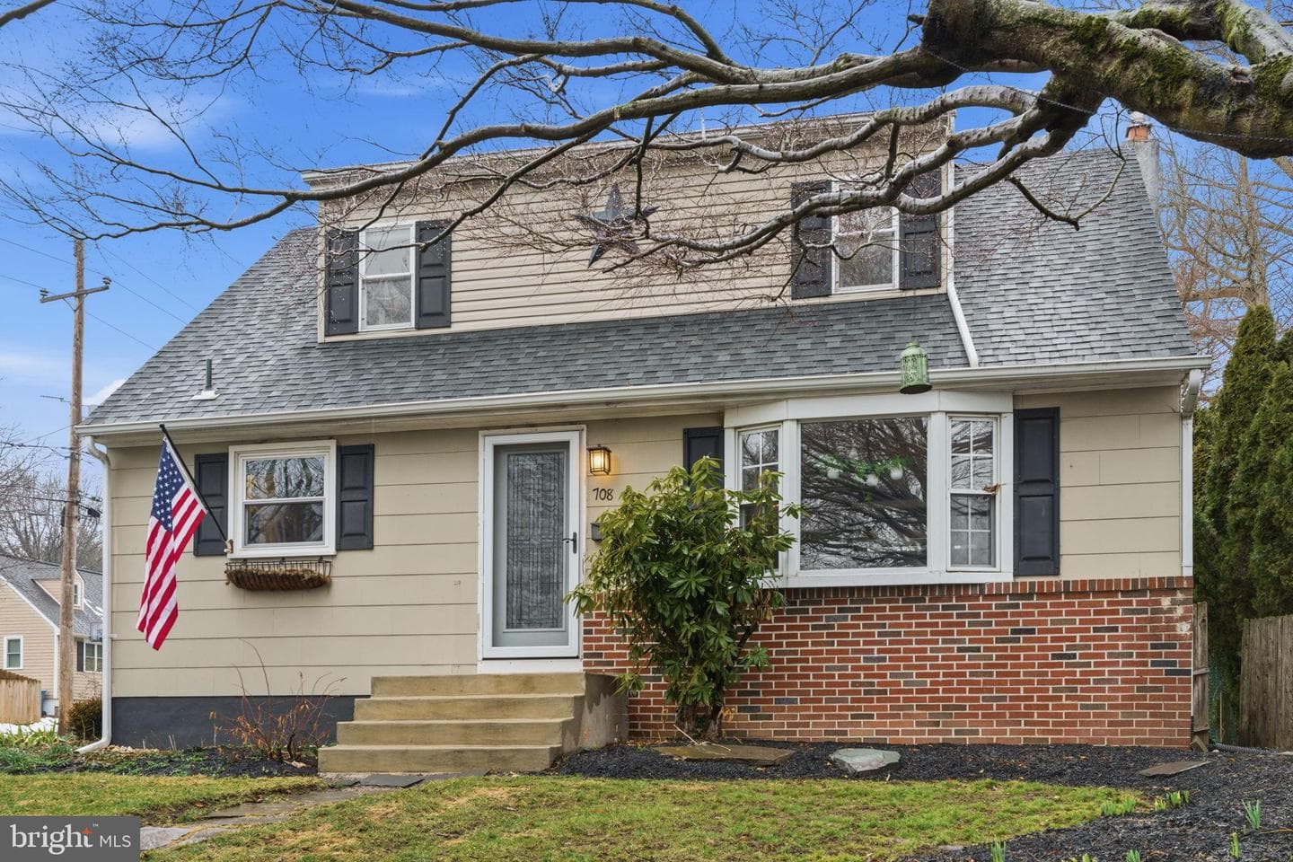 708 Barclay Avenue photo 1