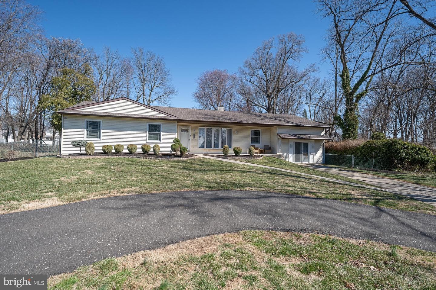 1539 W Bensalem Avenue photo 1