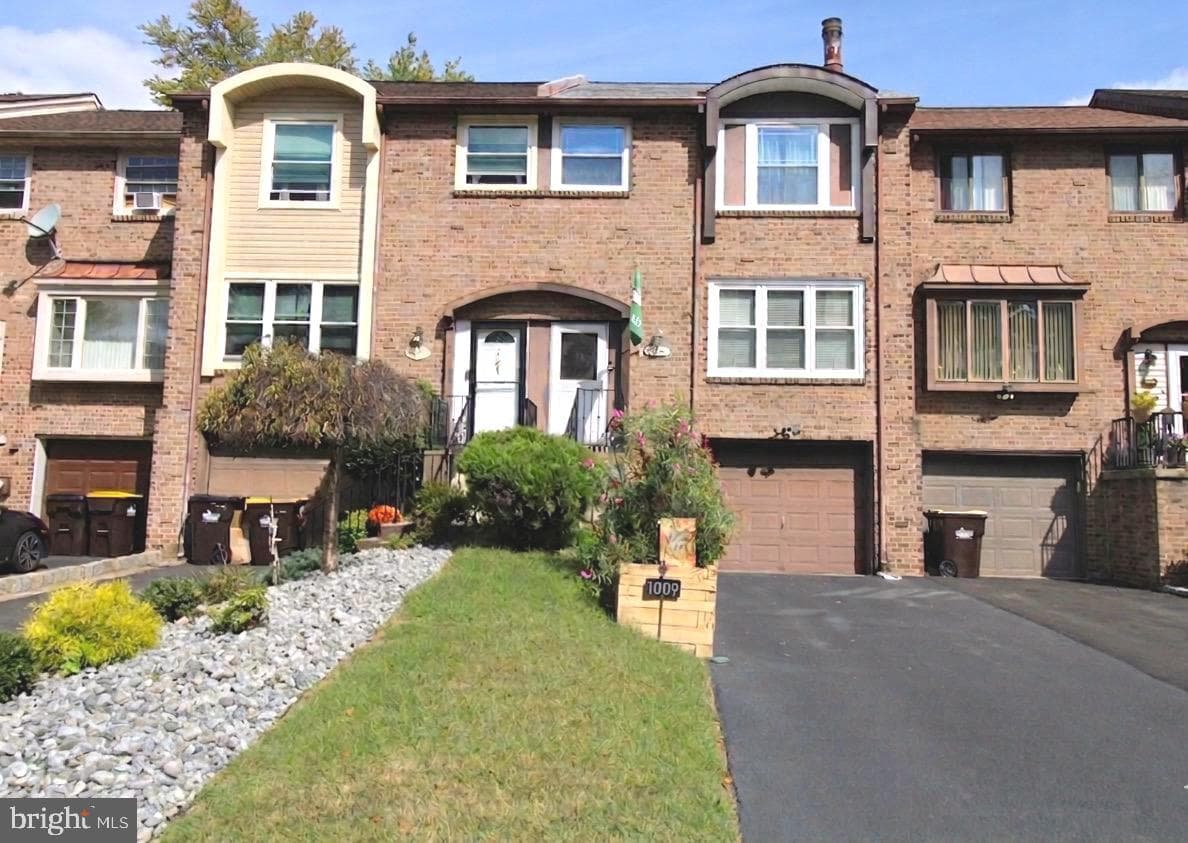 1009 Burnley Court