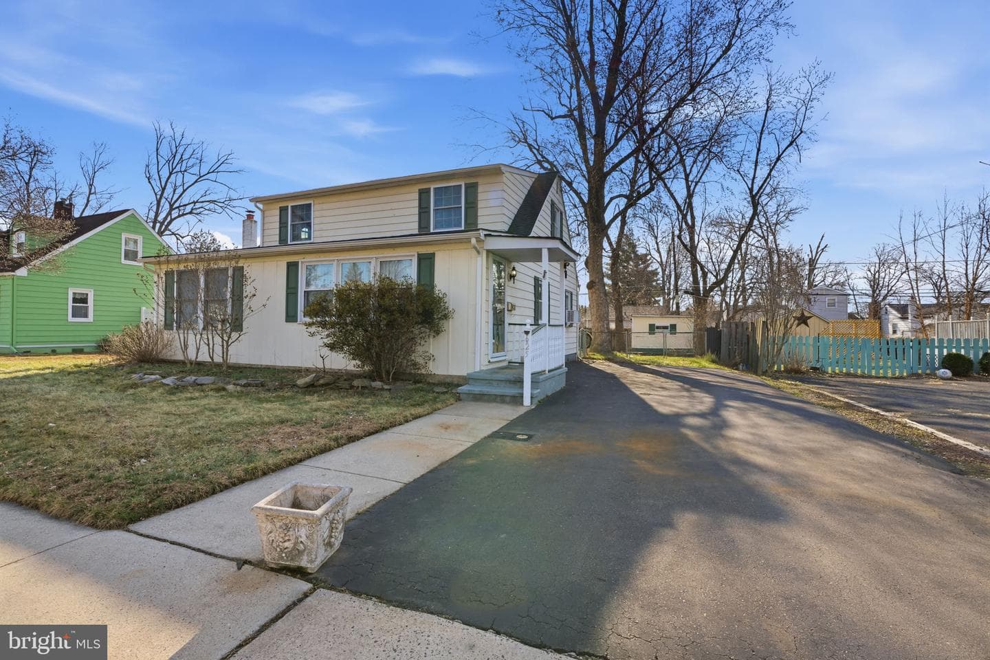 625 Hillcrest Avenue photo 1