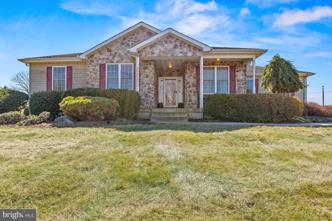 1525 Gateway Drive photo 1