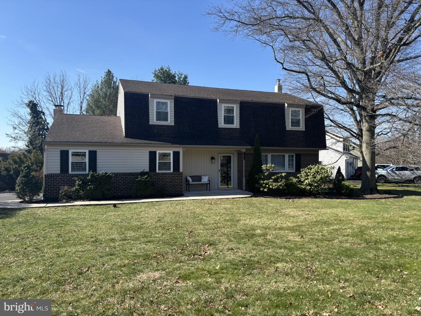 28 W Hillcrest Avenue