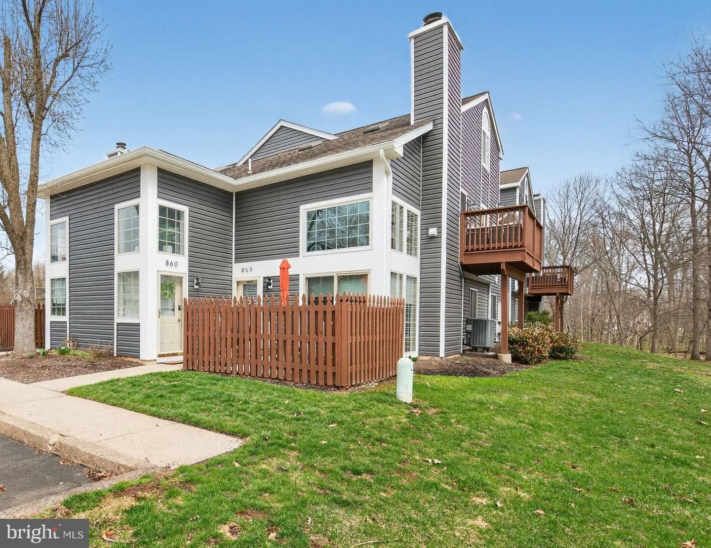 860 Patrick Place photo 1