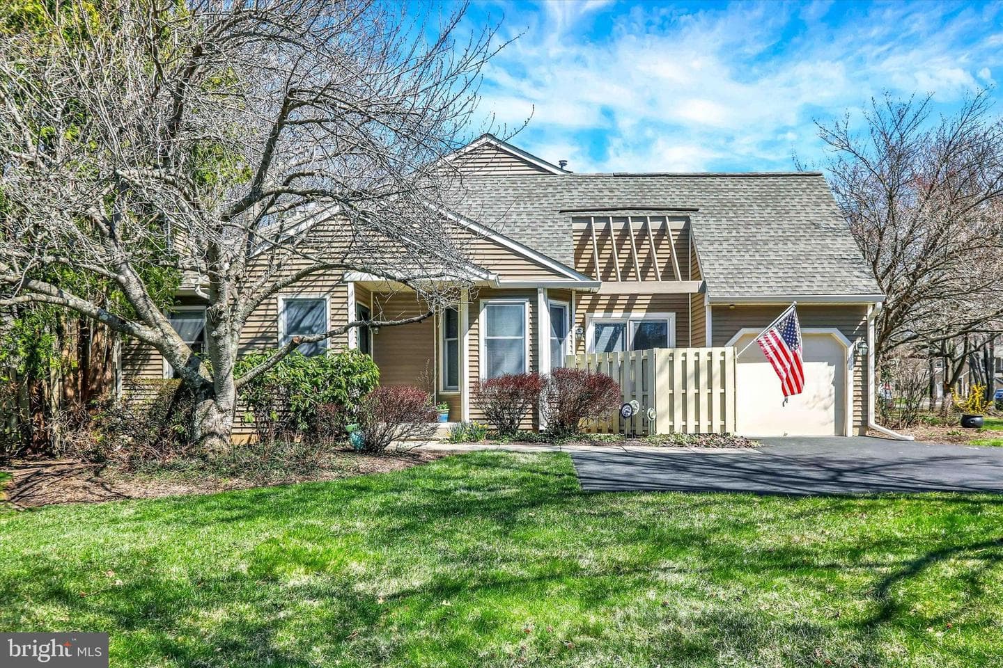 1576 Applewood Circle photo 1