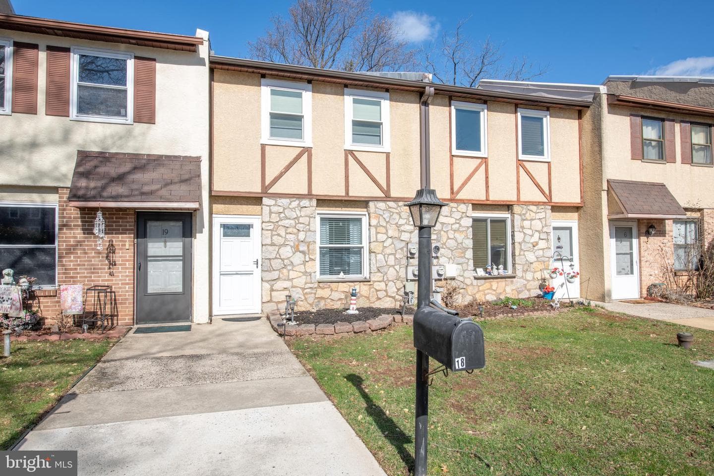 1000 Jacksonville Road #18