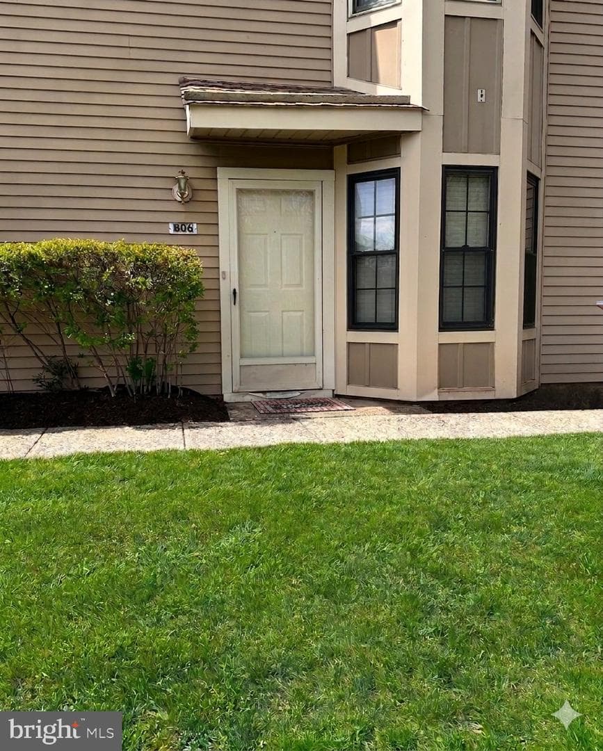 806 Barry Court photo 1