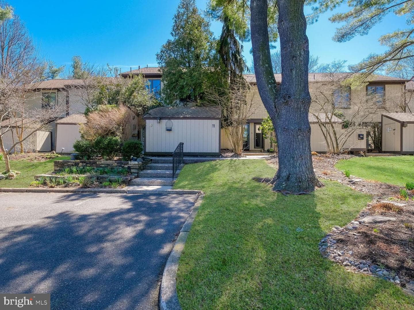 11 Eden Roc Street photo 1