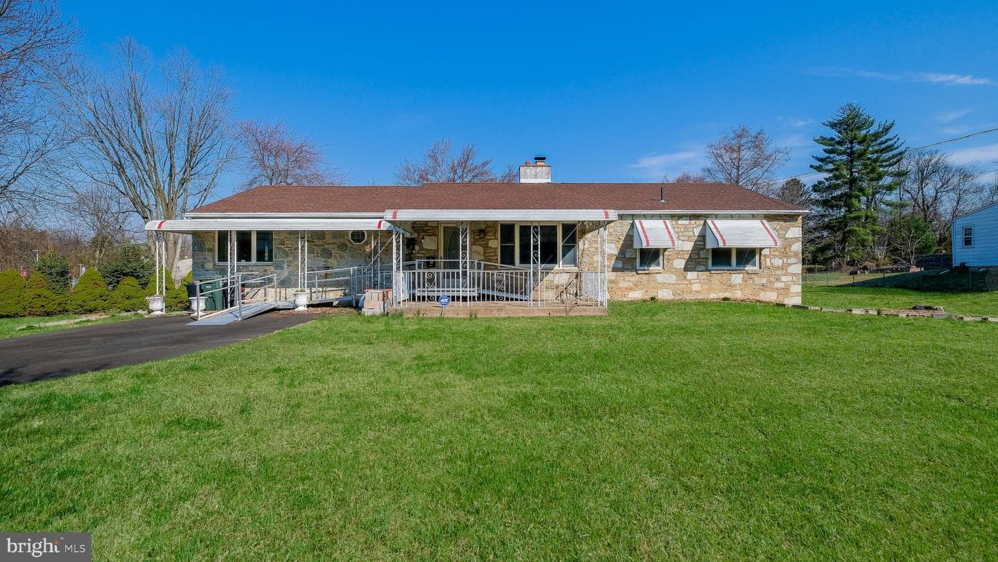 8 Village Drive photo 1