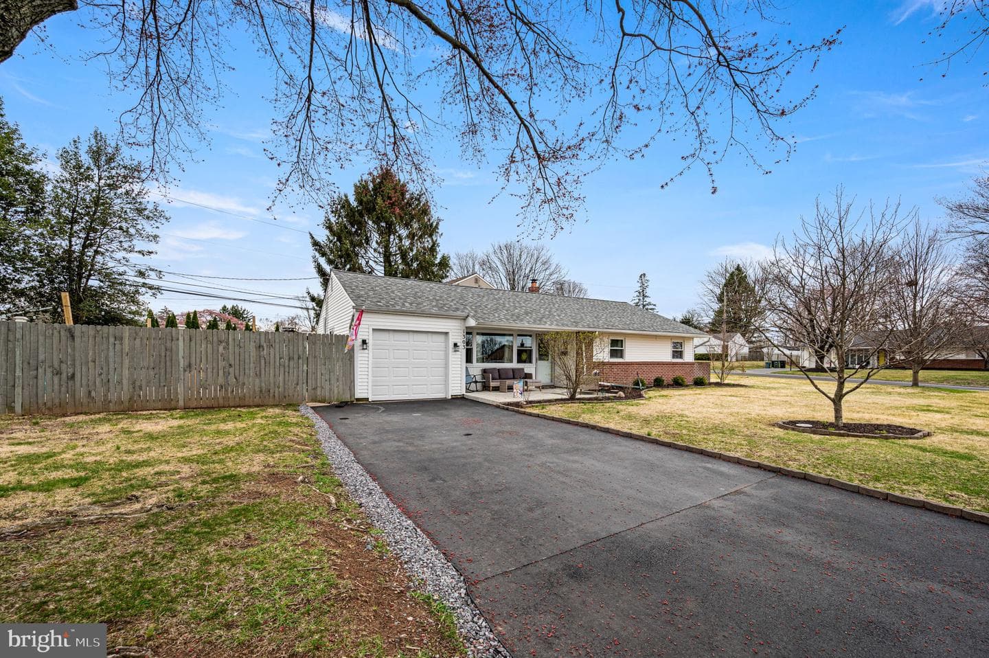 1303 Lacebark Street