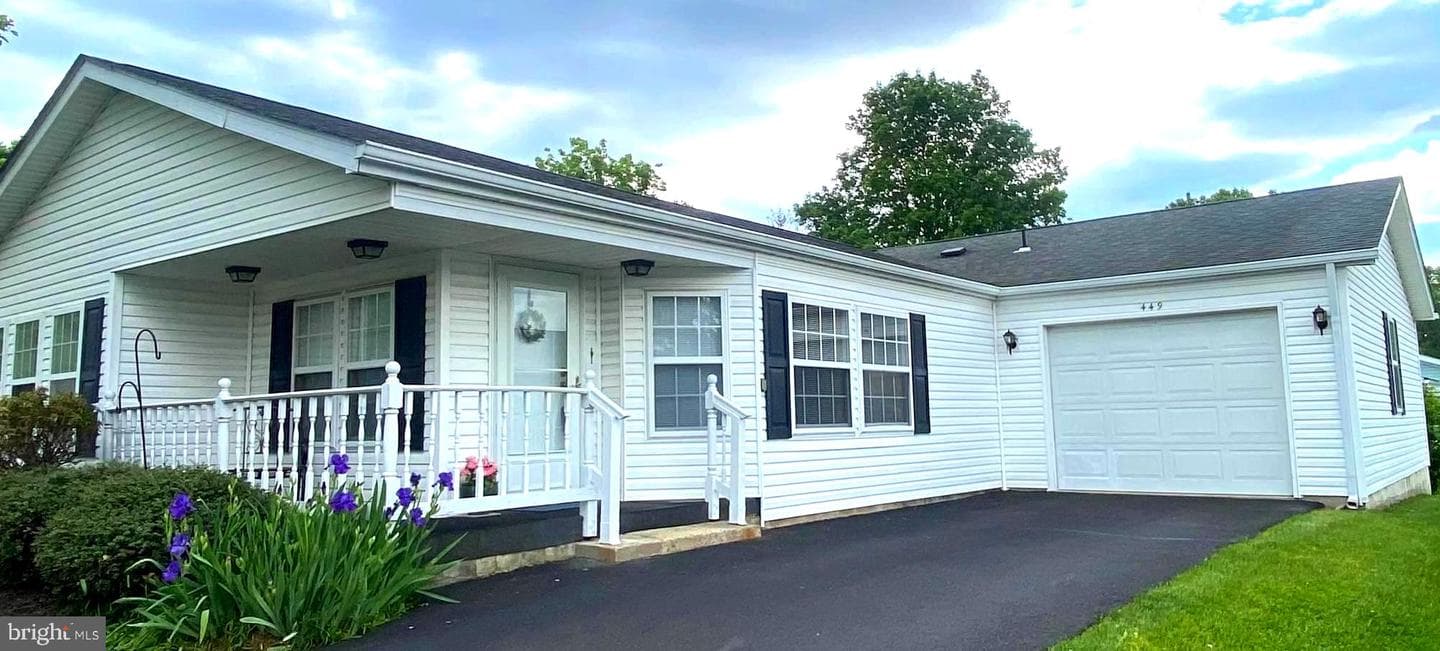 449 Grouse Court W, New Hope