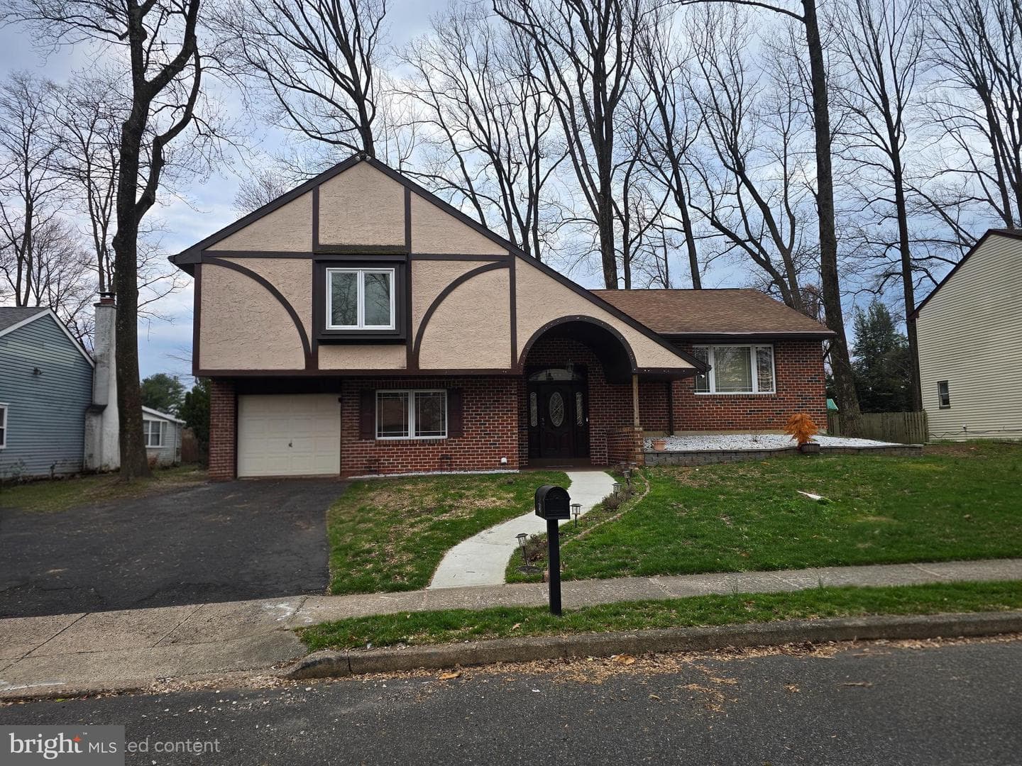 743 Bridgeview Road