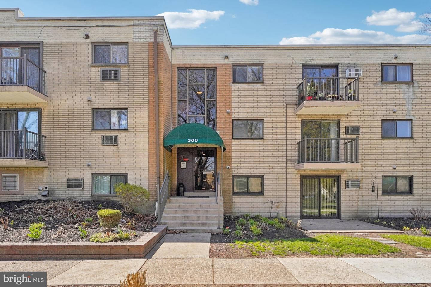 1575 W Street Road #327
