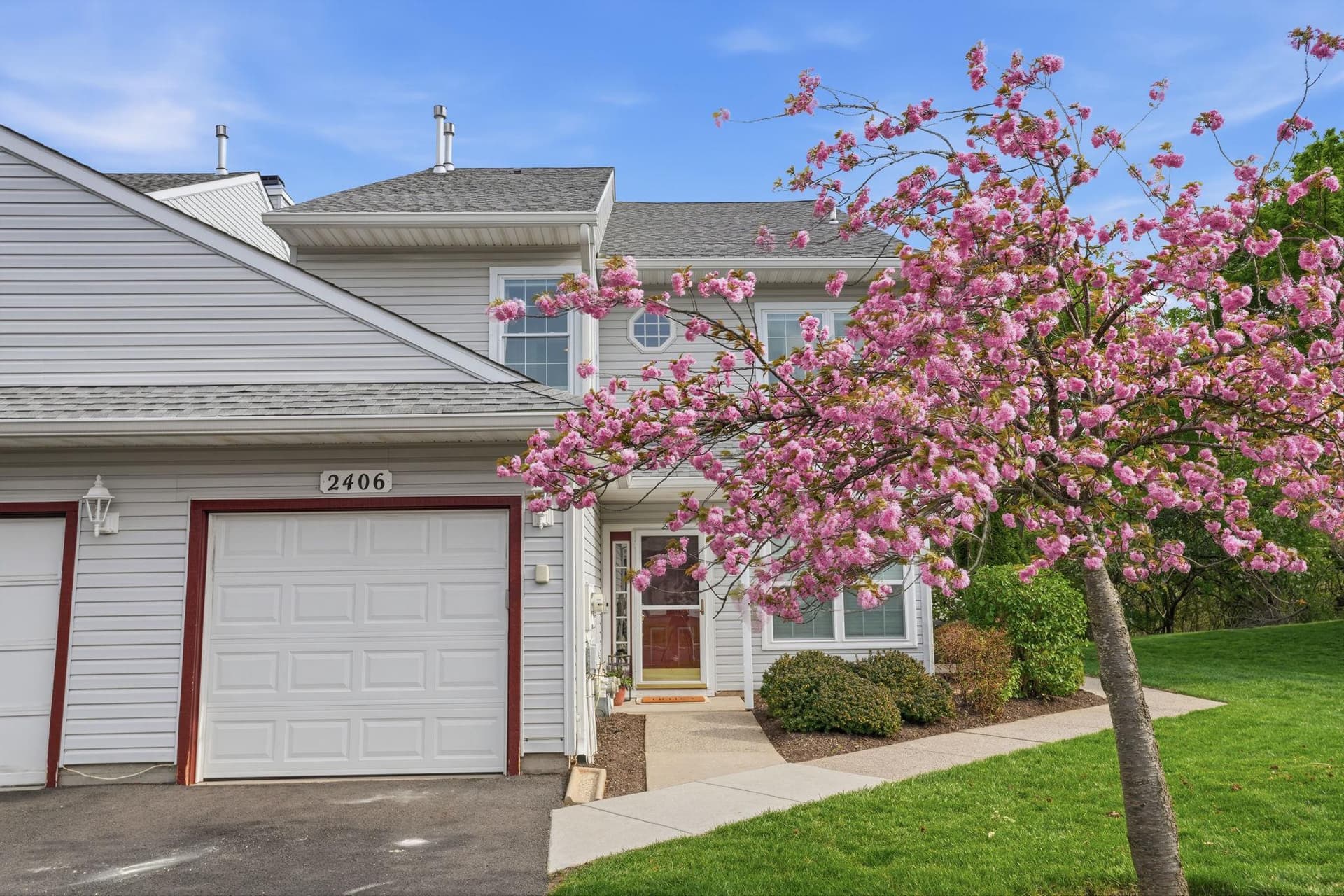 2406 Lynbrooke Drive photo 1