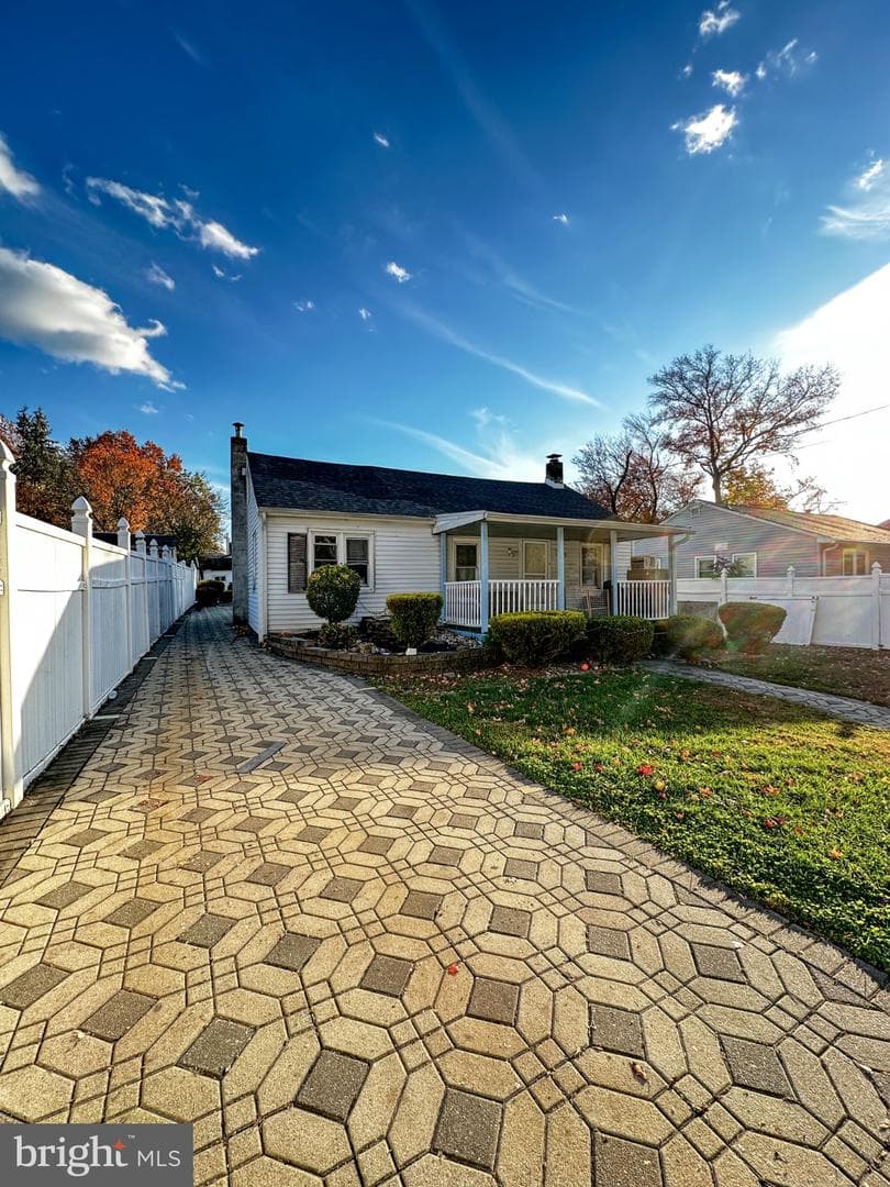910 Magnolia Avenue