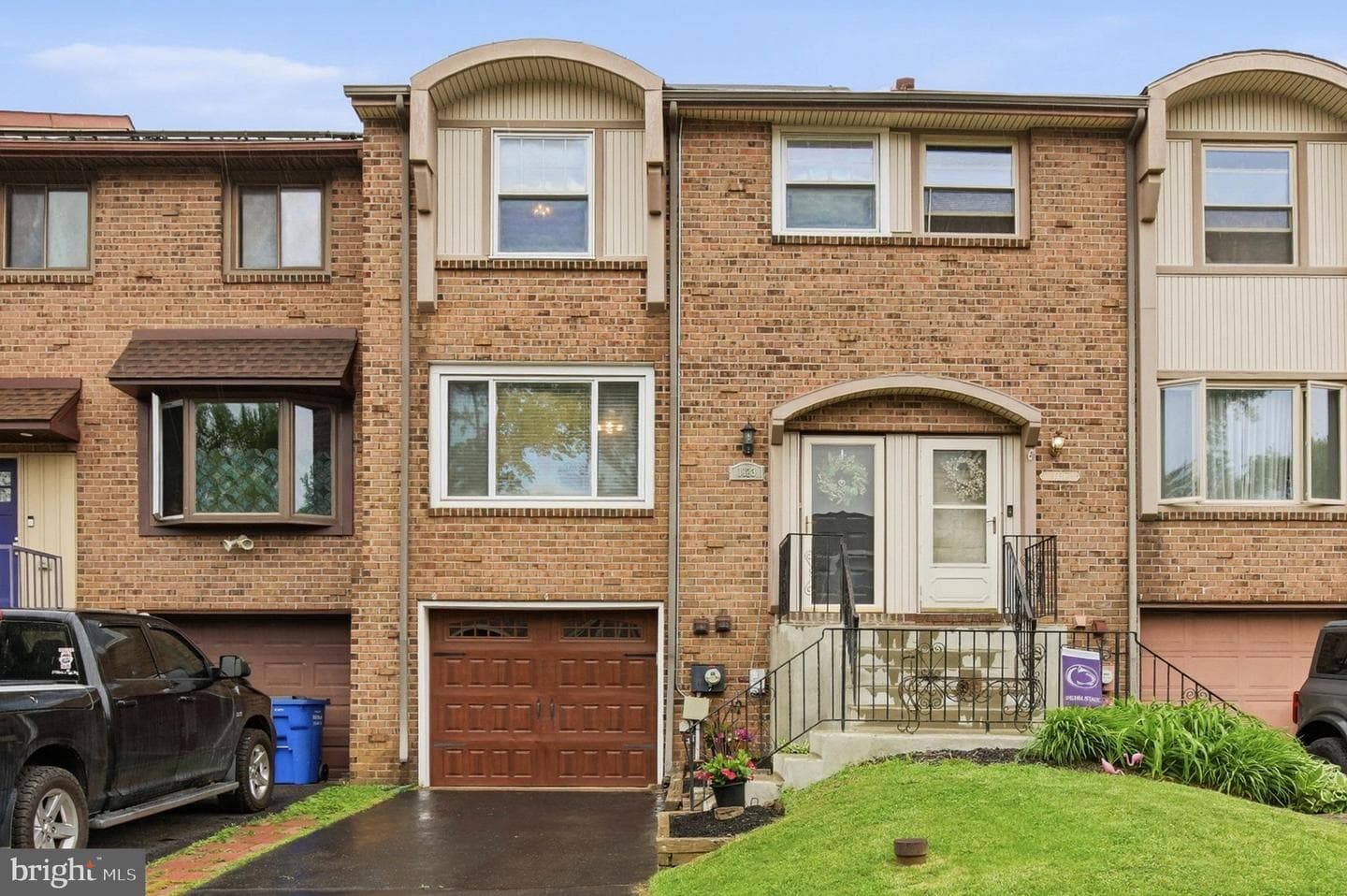 1023 Burnley Court photo 1