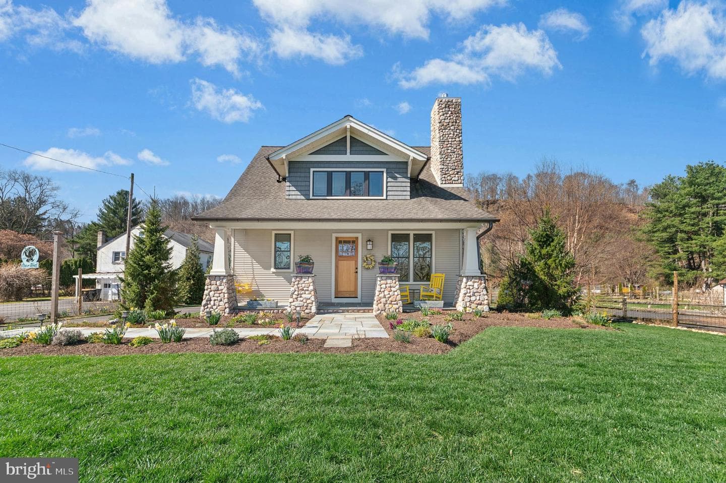 1235 River Road photo 1