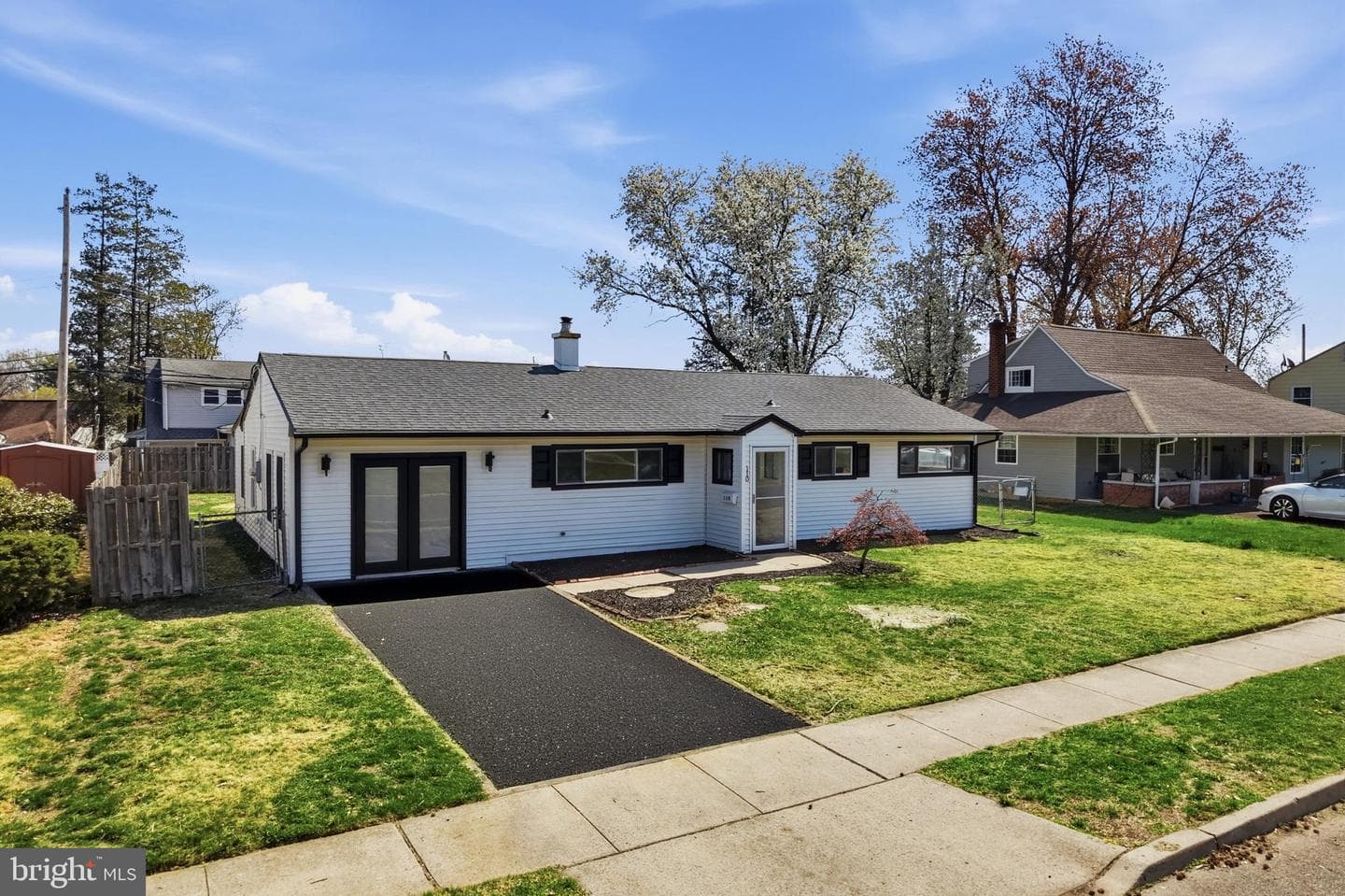 110 Deep Dale Drive E