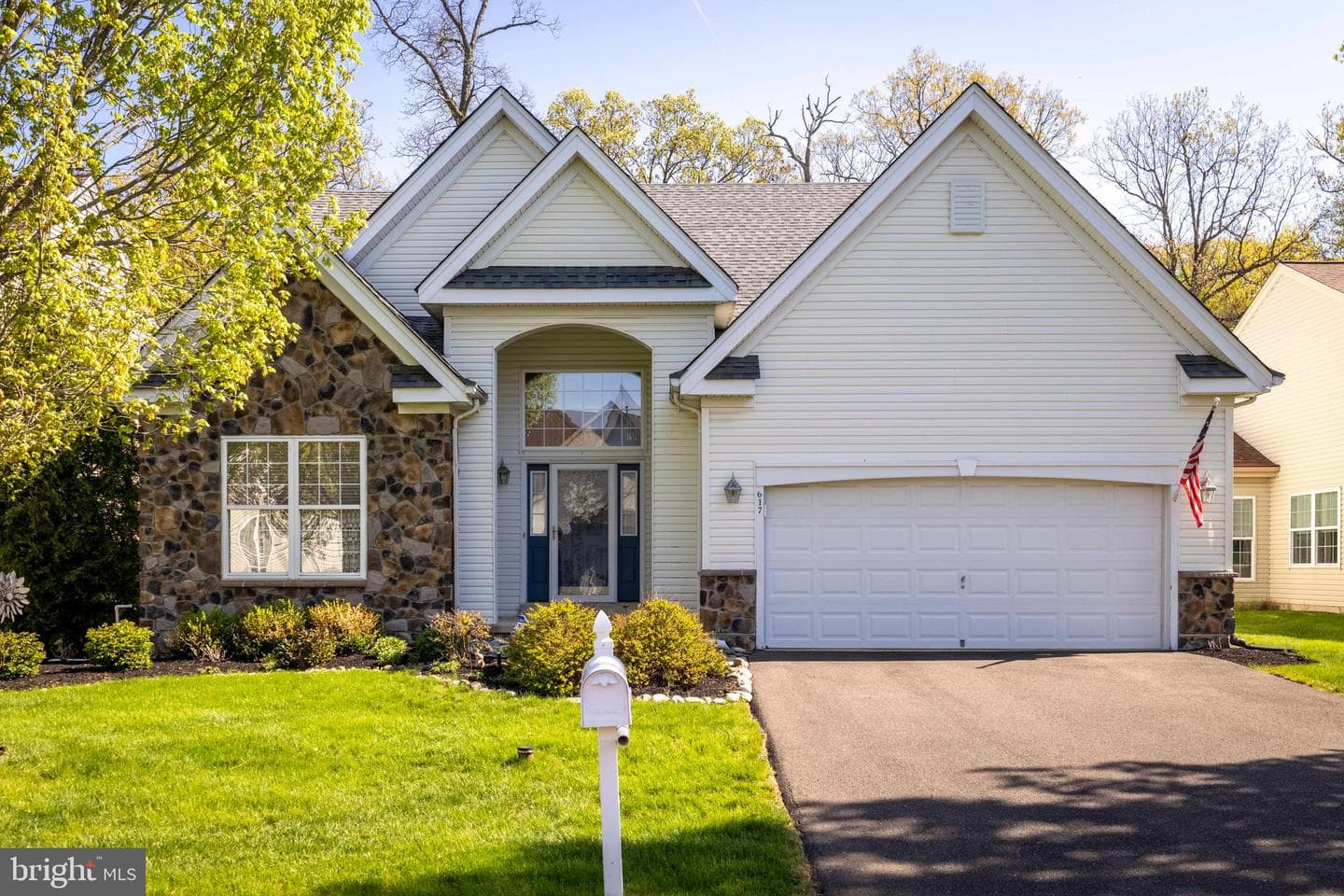 617 N Settlers Circle