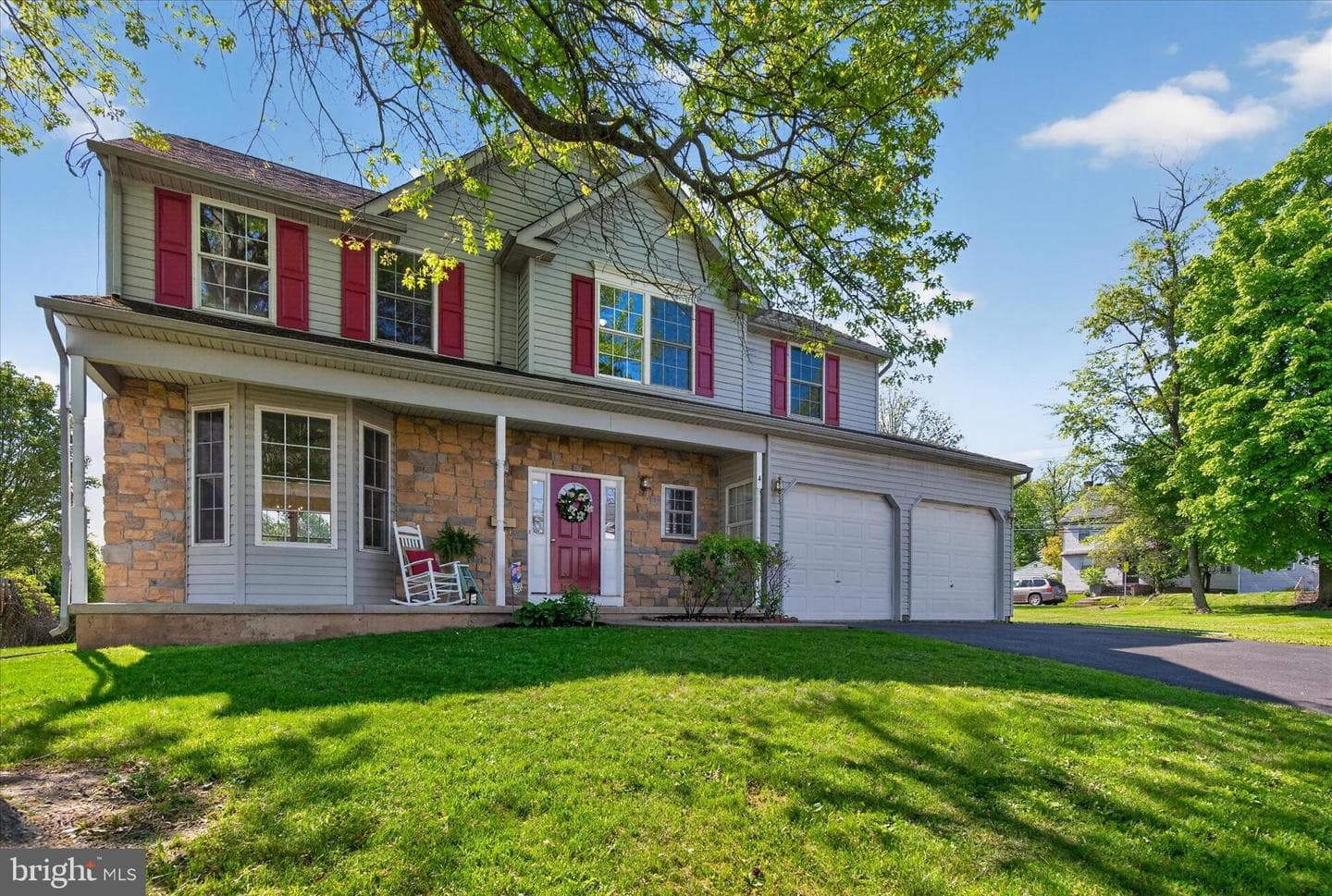4 E Summit Avenue