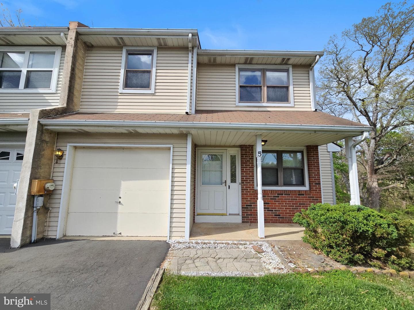 5 E Ridge Mews