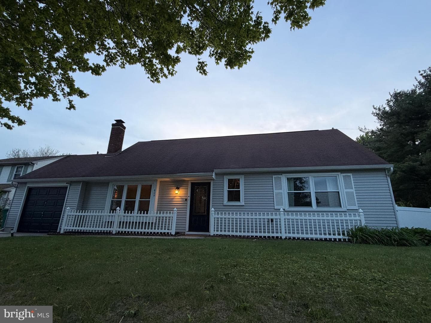 609 S Queen Anne Drive photo 1