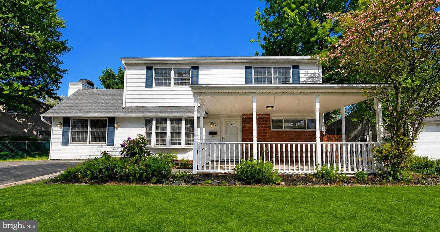 26 Village Lane, Levittown