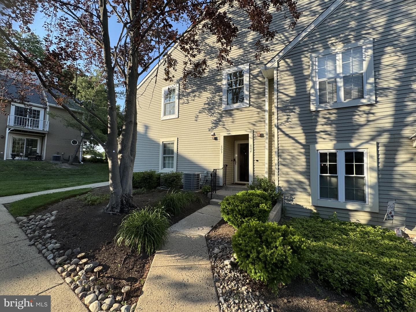 604 W Society Place