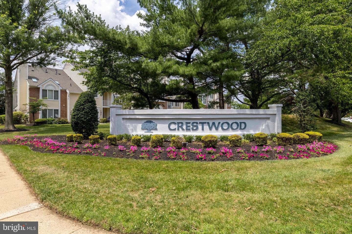 286 Juanita Court, Levittown