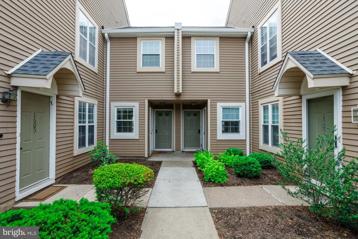 1607 Society Place photo 1
