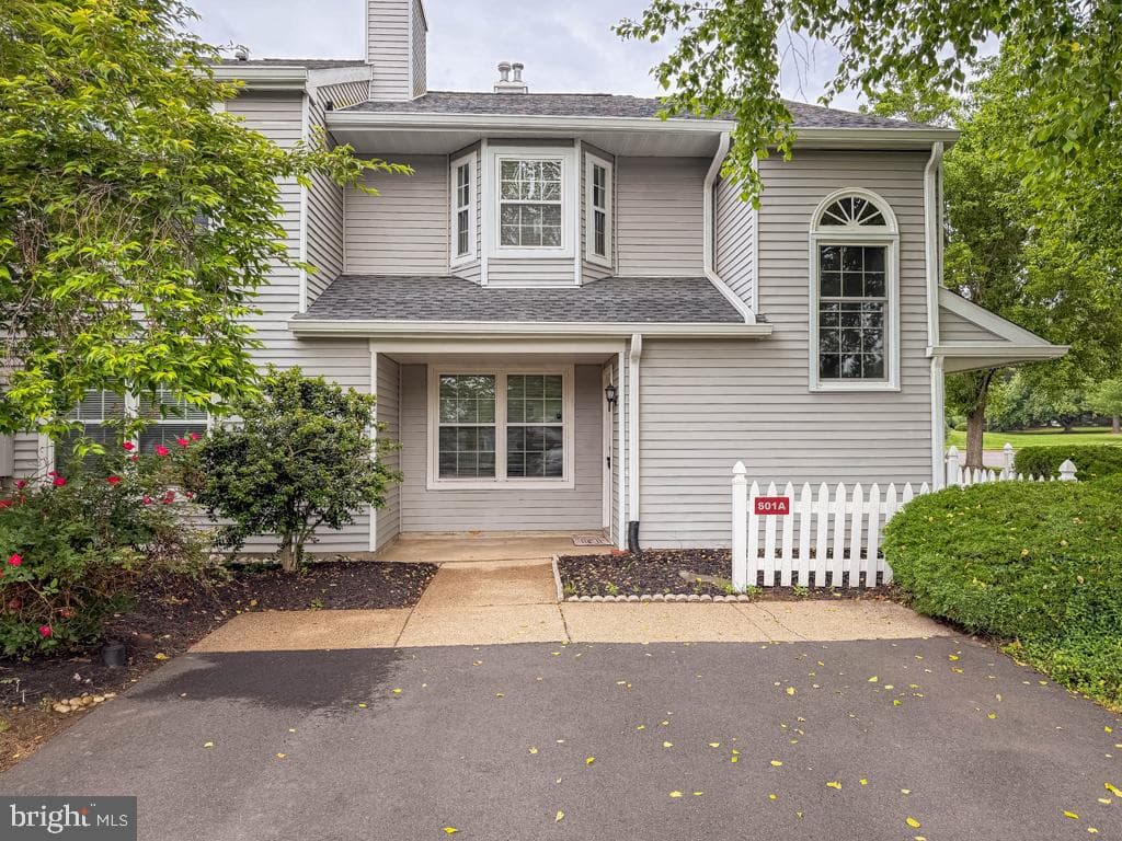 601 Rose Hollow Drive #a