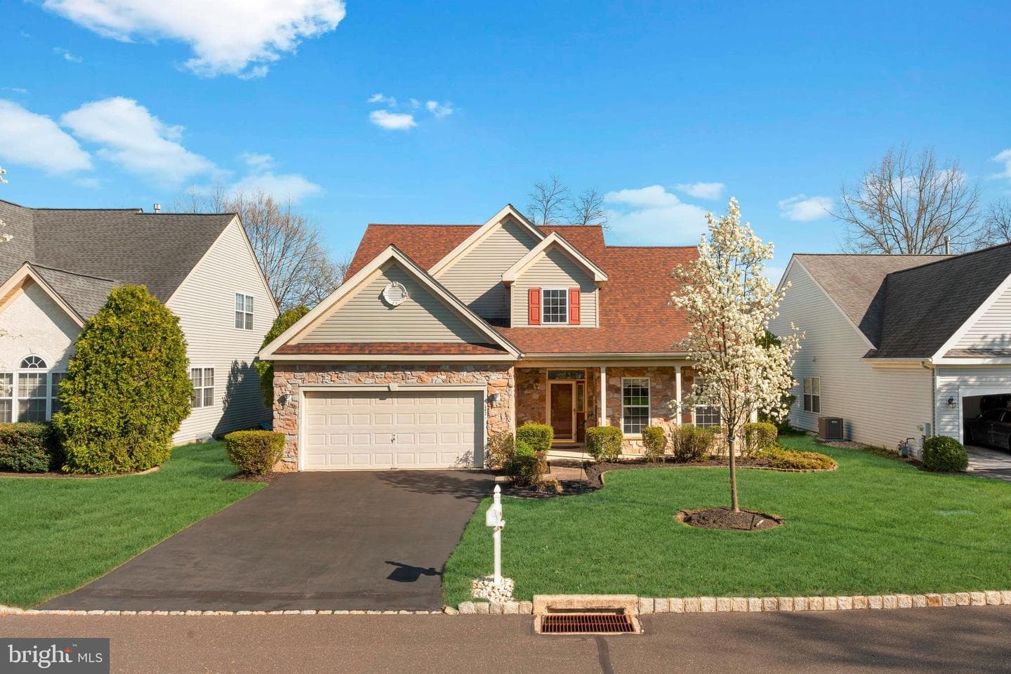 342 N Founders Court