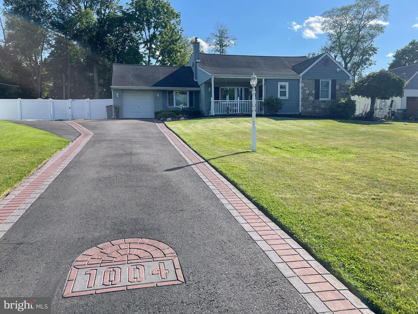 1004 Hillside Drive