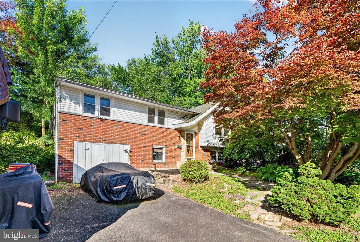 1404 Hampton Lane photo 1