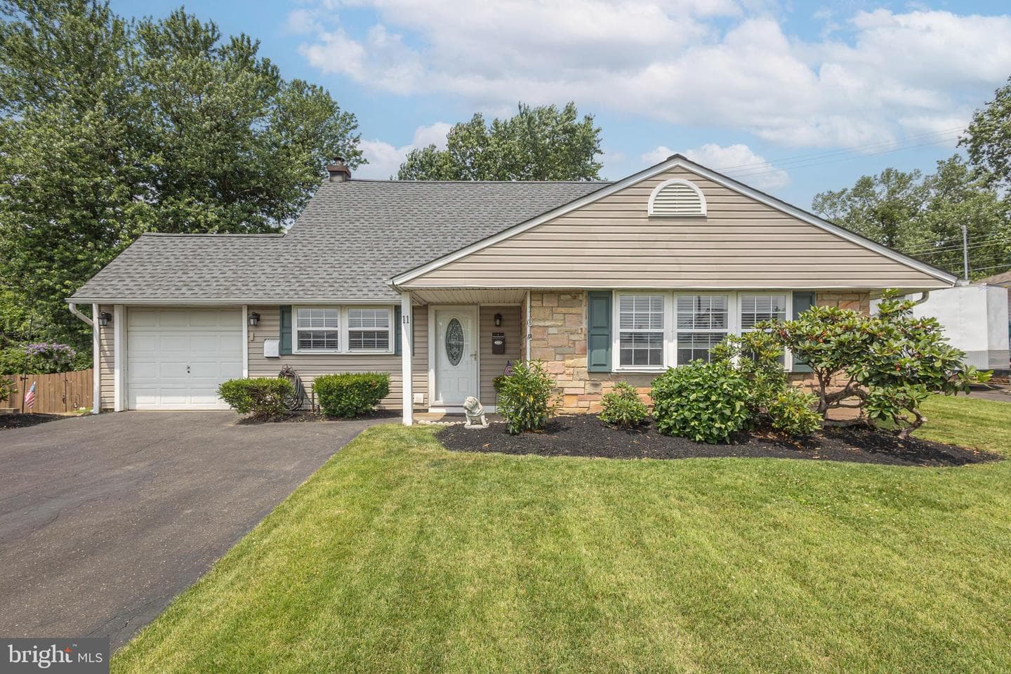 11 High Road, Levittown