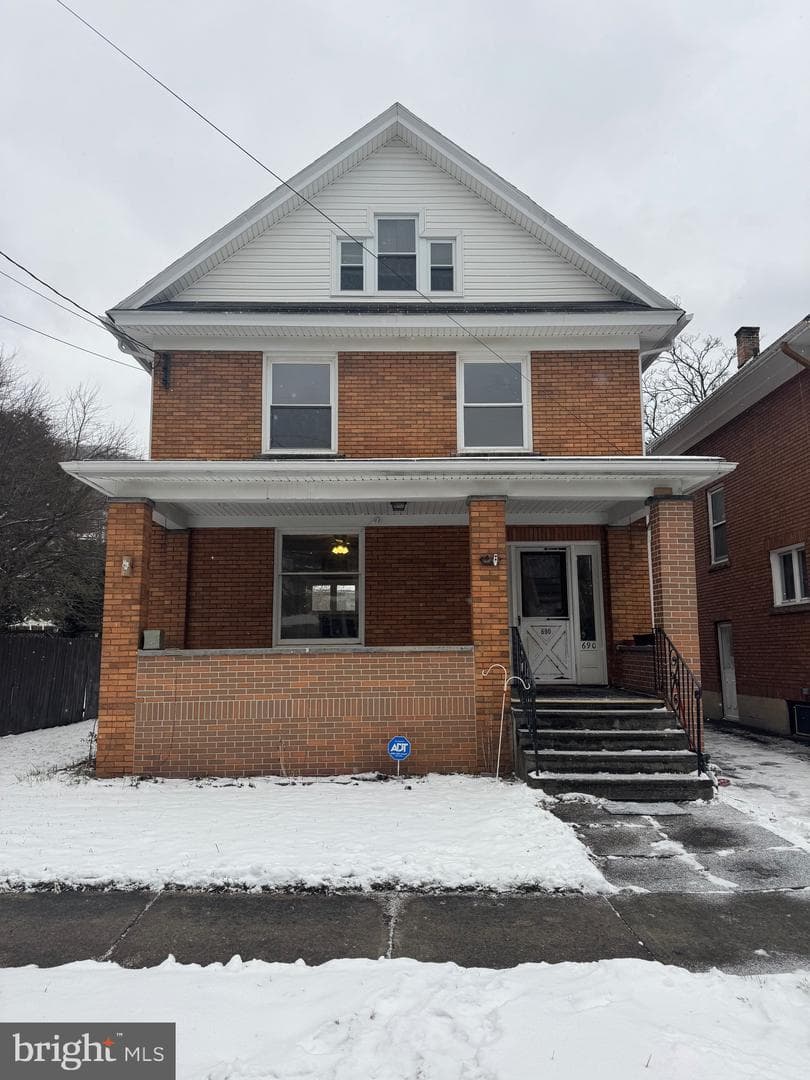 690 Messenger Street photo 1