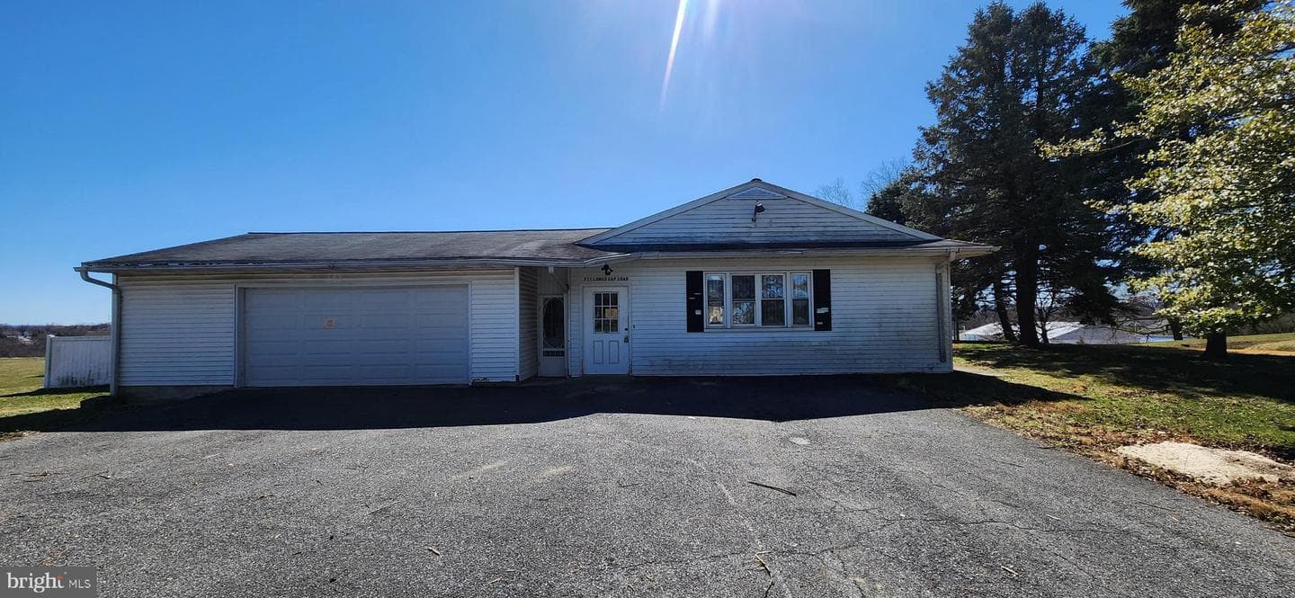 711 Longs Gap Road photo 1
