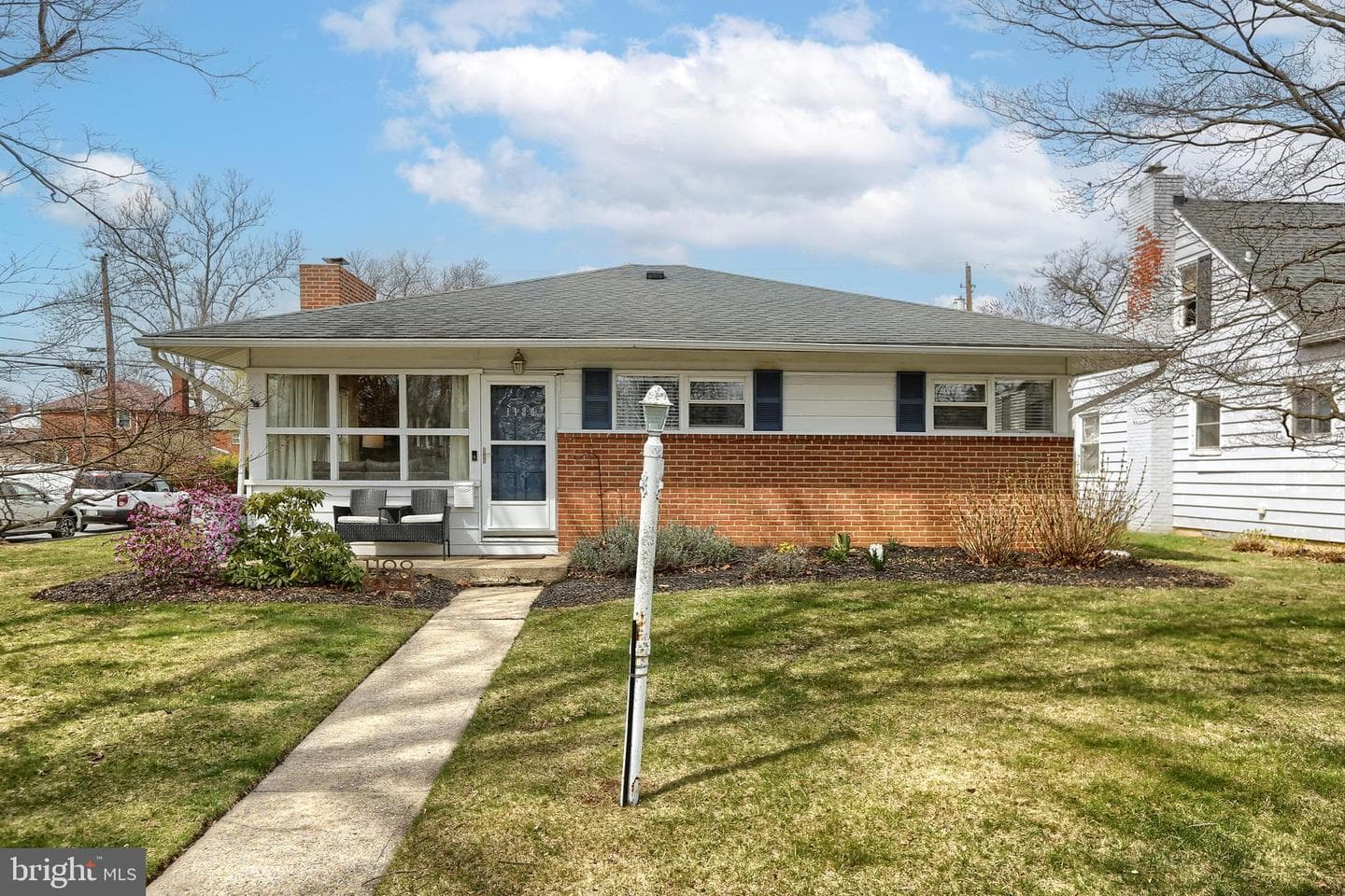 1198 Lowther Road photo 1