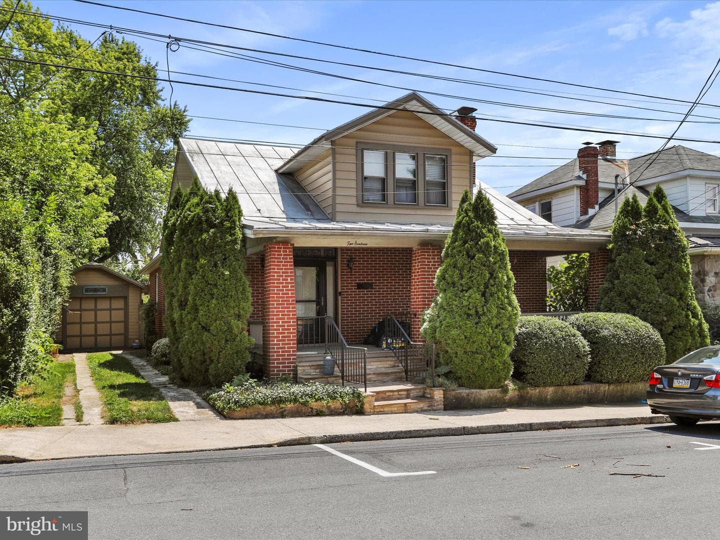 216 E Burd Street photo 1