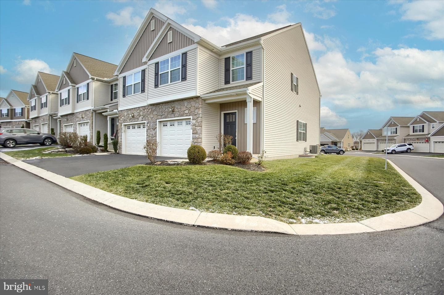 1780 Fairbank Lane photo 1