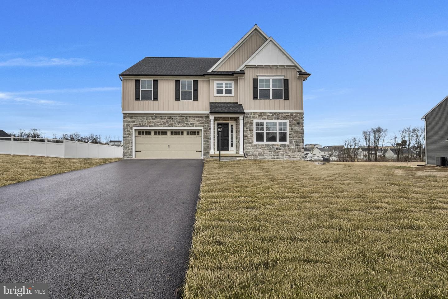 881 Ashfield Drive photo 1