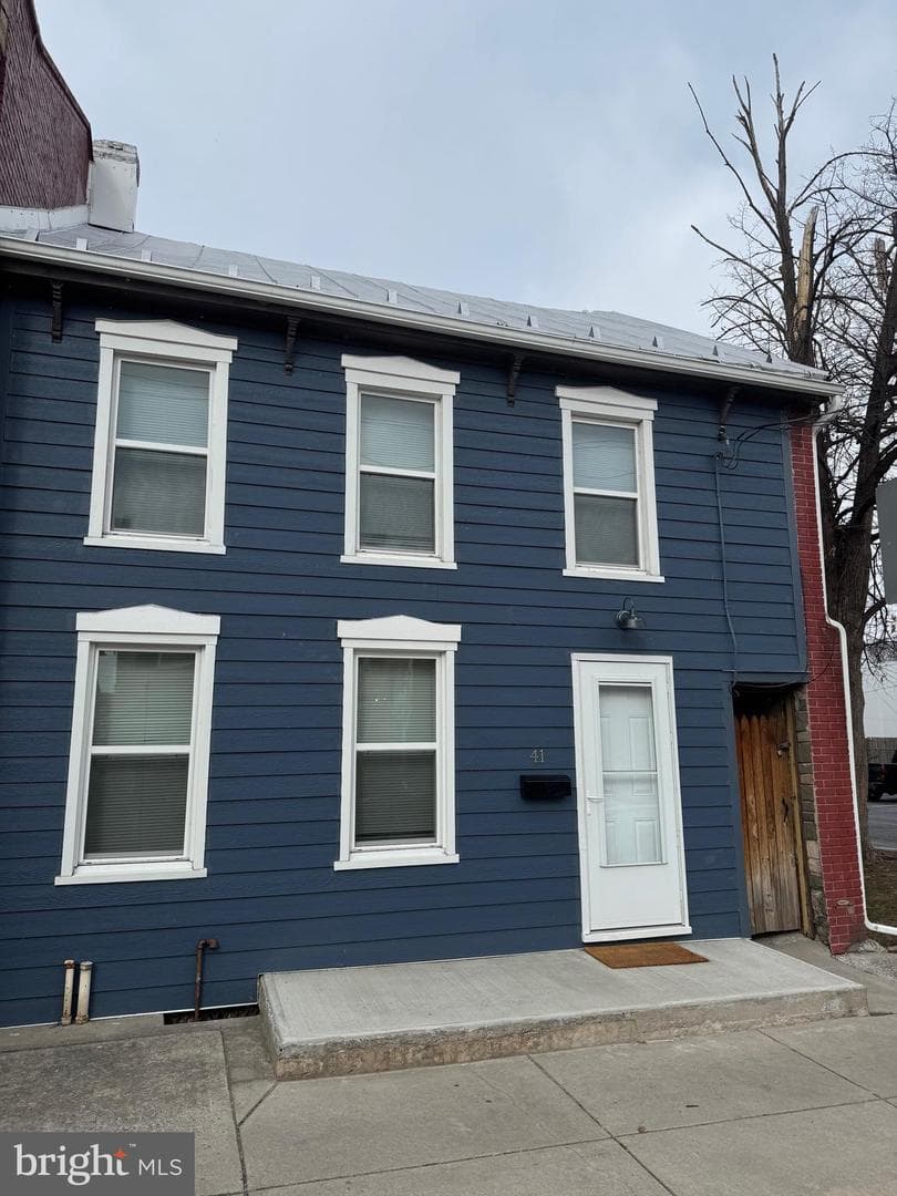 41 E Louther Street photo 1