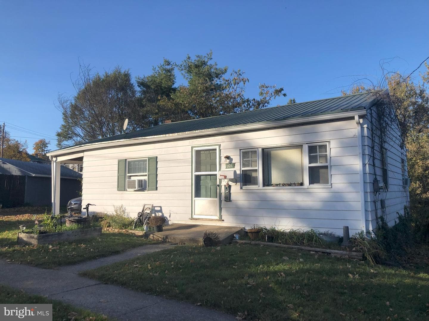 101 E Perry Street photo 1