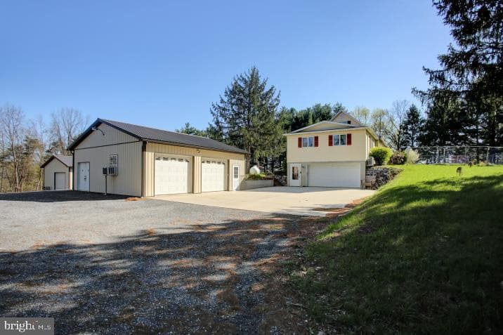 427 Steelstown Road photo 1